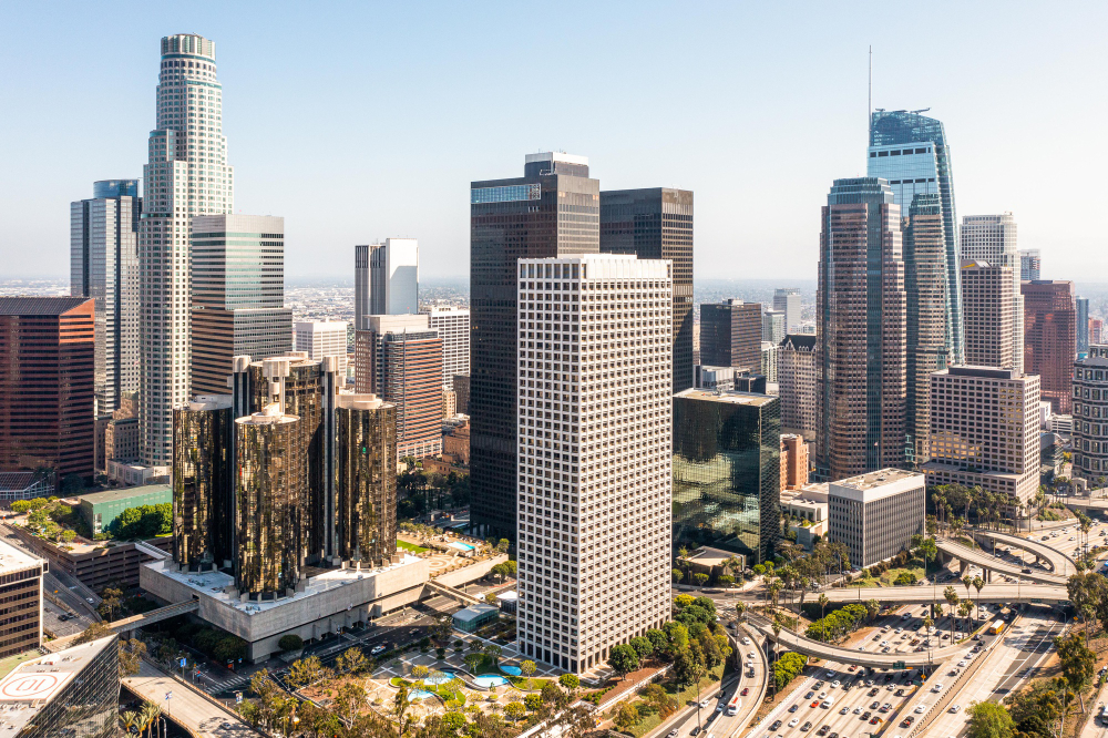Top Real Estate Keynote Speakers to Follow in 2025